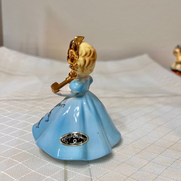 Vintage 1960s Josef Originals SPECIAL OCCASSIONS Series Gold Key Girl Figurine - Picture 6 of 7